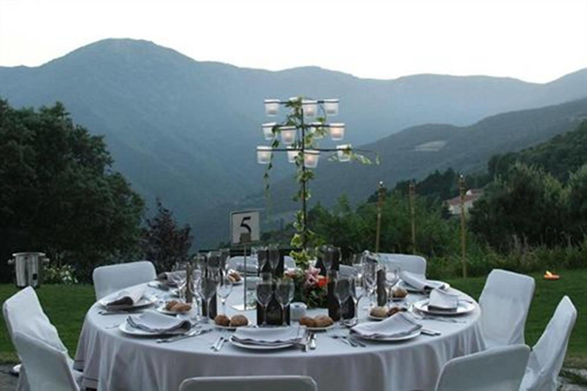 Husa Sant Bernat Montseny Facilități foto
